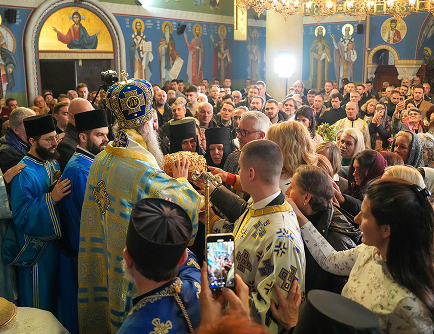 БЕОГРАД, 4. ДЕЦЕМБРА /СРНА/ - Ваведење је догађај који је спасоносан за људе, за сваког појединца и за читав људски род, рекао је Његова светост патријарх српски Порфирије који је на данашњи празник служио у манастиру посвећеном Ваведењу Пресвете Богородице у Београду.