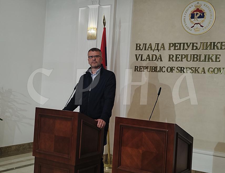 БАЊАЛУКА, 4. ДЕЦЕМБРА /СРНА/ - Предсједник Конфедерације синдиката Републике Српске Синиша Нинковић рекао је да су током консултација са премијером Савом Минићем о буџету за наредну годину добили обећање да ће се на посебној сједници разматрати стање у "Жељезницама Републике Српске".