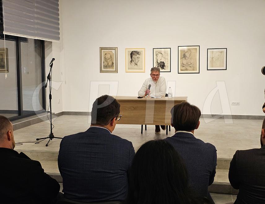 ИСТОЧНА ИЛИЏА, 4. ДЕЦЕМБРА /СРНА/ - Манифестација "Дани Жарка Видовића" посвећени овом српском историчару умјетности, ликовном критичару и историчару цивилизације отворени су вечерас у Источној Илиџи предавањем о теми "Модерност и завјера" академика Зорана Арсовића.