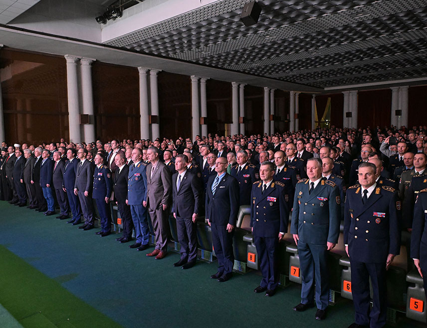 БЕОГРАД, 4. ДЕЦЕМБРА /СРНА/ - Министар одбране Србије Братислав Гашић поручио је вечерас, на свечаној академији поводом Дана војних ветерана, да Србија његује мир, али да је спремна да брани своју независност и слободу.