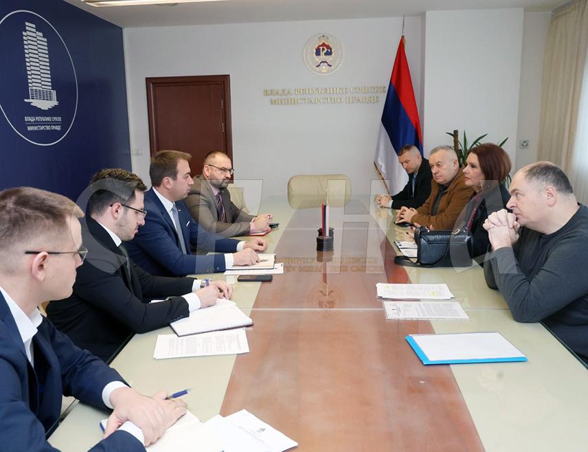 БАЊАЛУКА, 5. ДЕЦЕМБРА /СРНА/ - Министар правде Републике Српске Горан Селак рекао је да ће ресорно министарство наставити у пуном капацитету да подржава организације проистекле из Одбрамбено-отаџбинског рата.