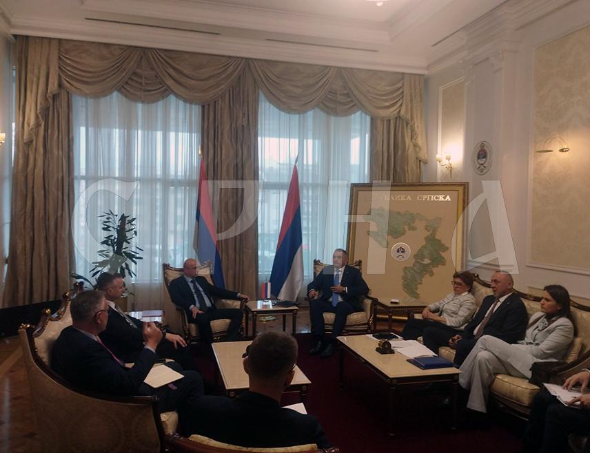 БАЊАЛУКА, 5. ДЕЦЕМБРА /СРНА/ - Предсједник Владе Републике Српске Саво Минић разговара у Бањалуци са представницима Уније послодаваца Српске о изради републичког буџета за наредну годину.