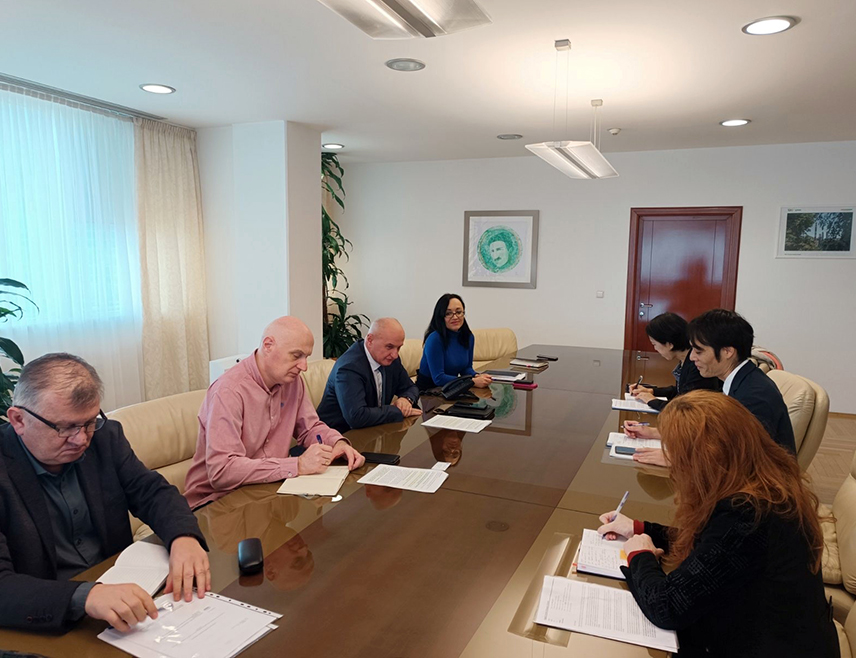 БАЊАЛУКА, 5. ДЕЦЕМБРА /СРНА/ - Влада и Министарство енергетике и рударства Републике Српске, заједно са "Електропривредом" и Рудником и Термоелектраном "Угљевик", учиниће све да се обезбиједи пун капацитет рада постројења за одсумпоравање димних гасова у термоелектрани и остваре сви планирани циљеви пројекта, рекао је ресорни министар Петар Ђокић.