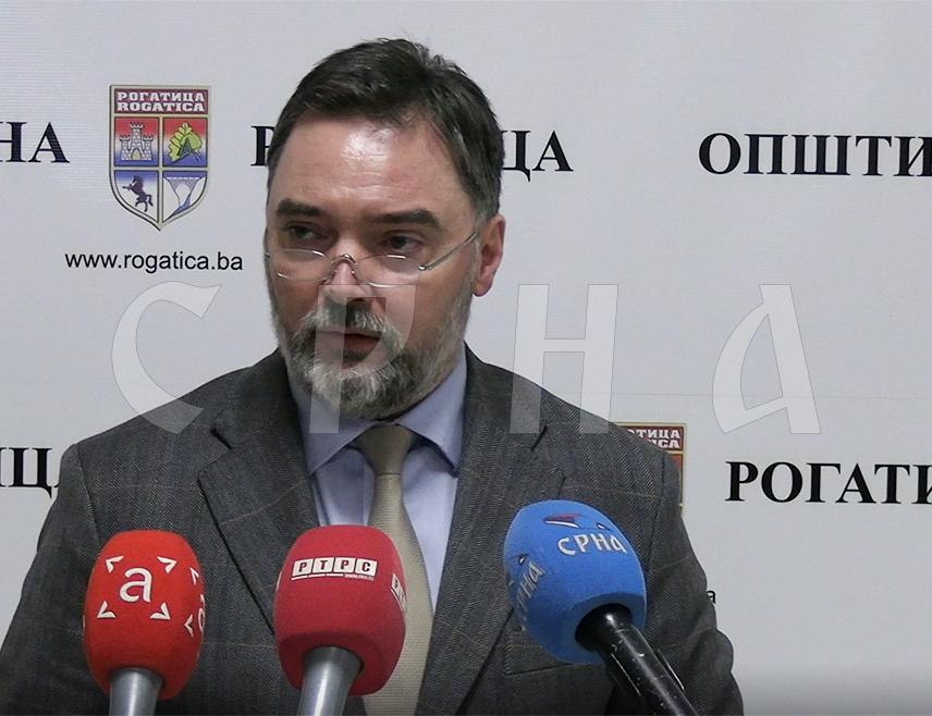 ROGATICA, December 5 /SRNA/ - Deputy Chair of the Council of Ministers Staša Košarac stated that the decision of the Federation of BiH representative on the Governing Board of the Indirect Taxation Authority /ITA/ to vote against the Rulebook - which would have enabled the opening of the Gradiška border crossing - is irresponsible, tendentious, shameless and politically motivated.