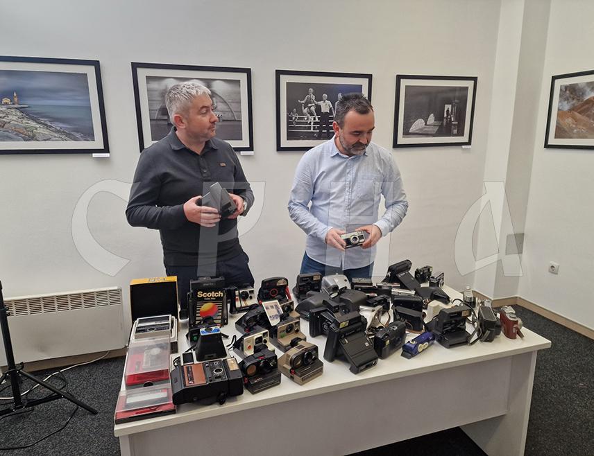 ИСТОЧНО НОВО САРАЈЕВО, 5. ДЕЦЕМБРА /СРНА/ – У Источном Новом Сарајеву вечерас је отворен први "Фото ист фест" у организацији Фото-кино клуба Источно Сарајево, на којем ће бити представљена изложба 26 фотографија аутора из региона и Европе, као и више едукативних радионица.