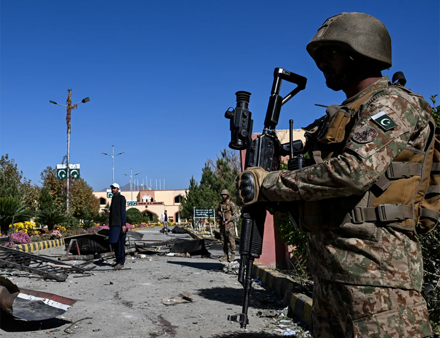 КАБУЛ, 6. ДЕЦЕМБРА /СРНА/ - Гранични сукоби пакистанских и авганистанских талибанских снага поново су избили, а двије стране међусобно се оптужују за кршење примирја.