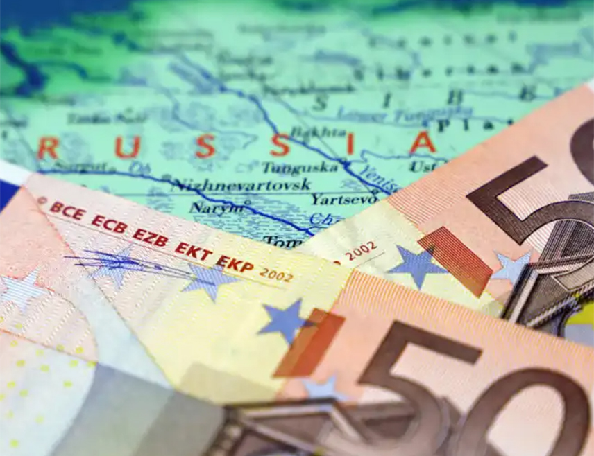 ЛОНДОН, 6. ДЕЦЕМБРА /СРНА/ - Могућа конфискација замрзнуте руске имовине у ЕУ могла би утицати на улогу евра као глобалне резервне валуте, пише "Фајненшел тајмс".