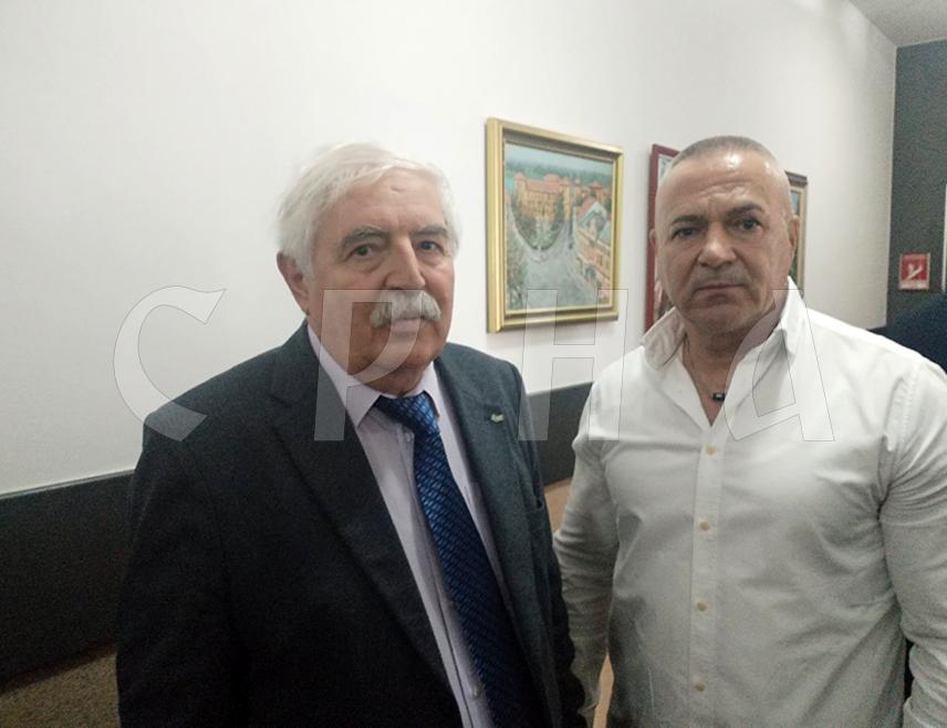 БИЈЕЉИНА, 6. ДЕЦЕМБРА /СРНА/ - Представници водећих транспортних организација Србије и БиХ заједнички су данас позвали домаће власти и институције ЕУ да се коначно ријеши алармантна ситуација изазвана правилима ЕУ о боравку возача, за коју кажу да отежава услове пословања и пријети опстанку превозника у региону.