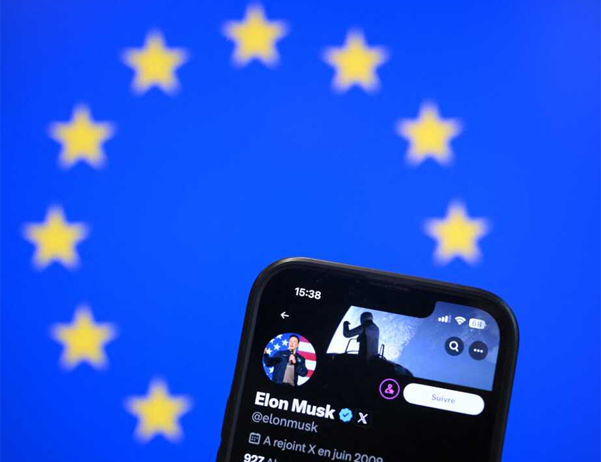 ВАШИНГТОН, 6. ДЕЦЕМБРА /СРНА/ - Амерички предузетник Илон Маск позвао је на ликвидацију ЕУ и враћање пуног суверенитета појединачним државама да би, како је навео, владе могле боље да представљају свој народ.