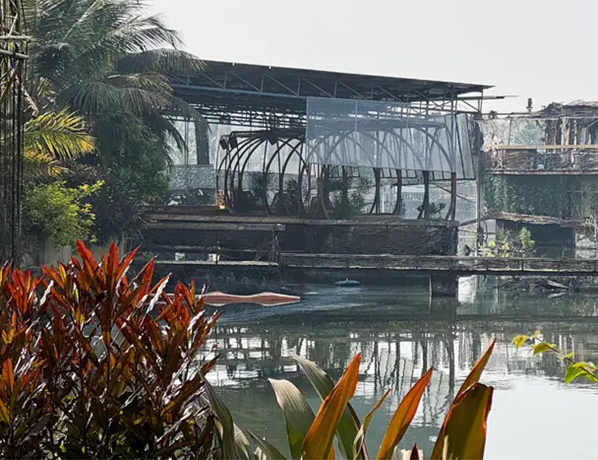 ЊУ ДЕЛХИ, 7. ДЕЦЕМБРА /СРНА/ - Двадесет пет људи погинуло је у пожару у ноћном клубу "Бирч" у мјесту Арпора у индијској савезној држави Гоа, а шест особа је повријеђено, саопштиле су локалне власти.