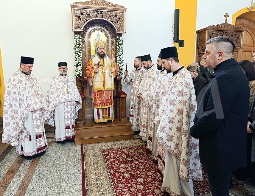 МРКОЊИЋ ГРАД, 7. ДЕЦЕМБРА /СРНА/ - Бити богат није гријех, али га треба и подијелити са онима којима је помоћ потребна, рекао је епископ бихаћко-петровачки Сергије у бесједи у цркви у Мркоњић Граду.