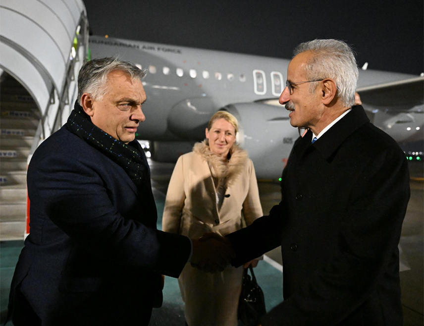 АНКАРА, 7. ДЕЦЕМБРА /СРНА - РИА Новости/ - Мађарски премијер Виктор Орбан стигао је у Истанбул на састанак Савјета за стратешку сарадњу на високом нивоу између Турске и Мађарске, рекао је министар саобраћаја и инфраструктуре Абдулкадир Уралоглу.