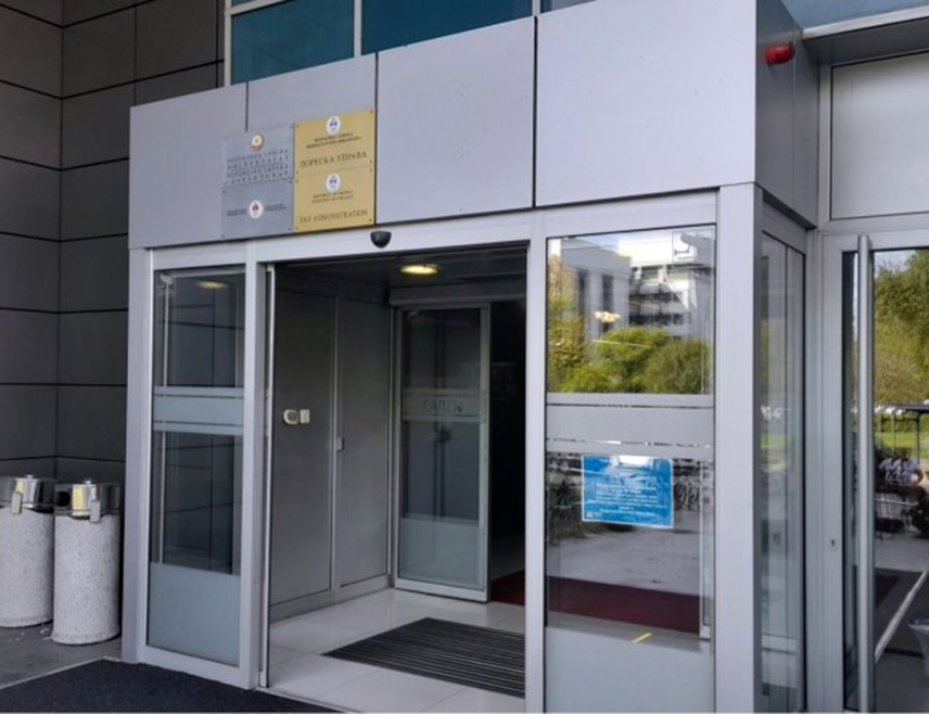 БАЊАЛУКА, 8. ДЕЦЕМБРА /СРНА/ - Пореска управа Републике Српске позвала је све који остварују право на поврат пореза по основу плаћених камата на стамбени кредит, као и оне код којих је у току ове године дошло до промјене у обиму права на поврат пореза, да најкасније до 31. децембра поднесу захтјев за издавање пореске картице – образац 1001 за 2026. и тако стекну право на поврат пореза за наредну годину.