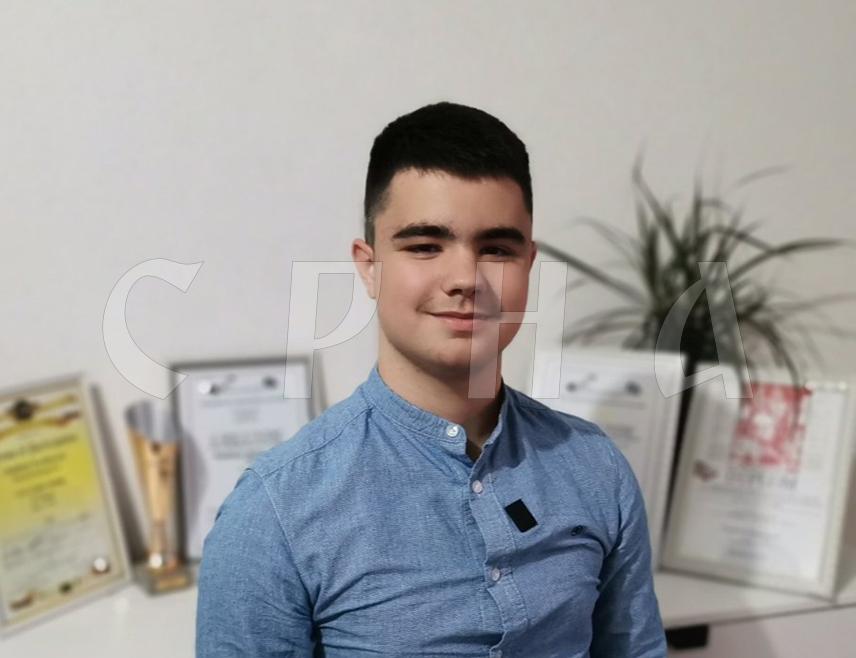 ДОБОЈ, 8. ДЕЦЕМБРА /СРНА/ - Добојлија Владимир Куртиновић, ученик другог разреда Основне музичке школе "Корнелије Станковић" из Бијељине, освојио је прво мјесто на Интернационалном фестивалу хармонике у Грацу.