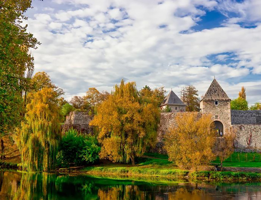 БАЊАЛУКА, 9. ДЕЦЕМБРА /СРНА/ - Највећи град Републике Српске за 10 мјесеци ове године посјетило је 109.559 туриста или осам одсто више него у прошлој години када је у истом периоду забиљежено 101.457 долазака, речено је Срни у Туристичкој организацији Бањалука.