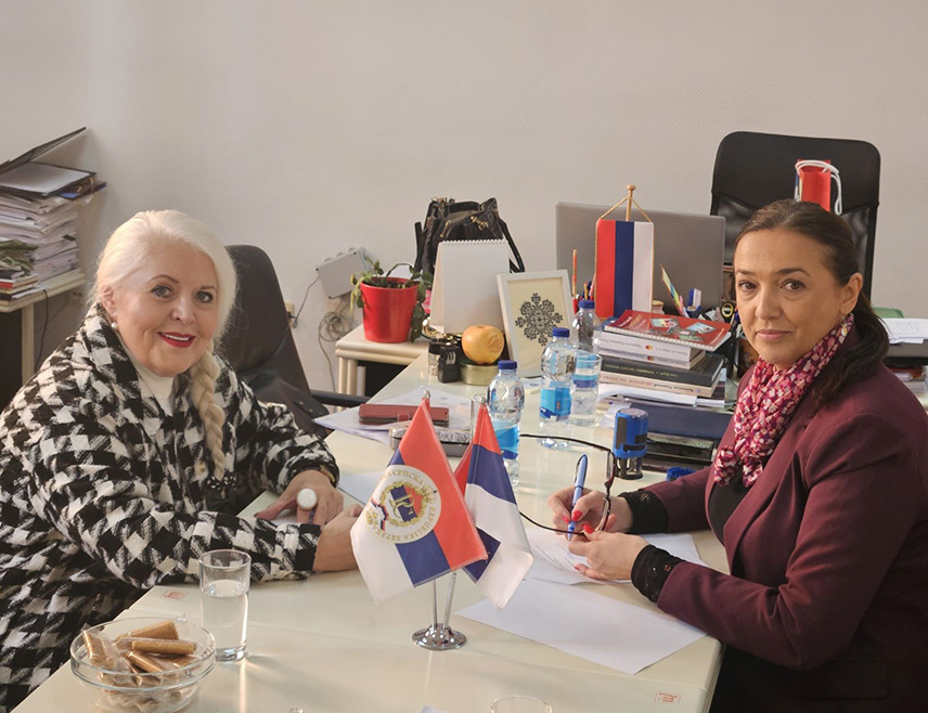 БАЊАЛУКА, 9. ДЕЦЕМБРА /СРНА/ - Директор Дјечијег позоришта Републике Српске Љиљана Лабовић Маринковић и директор Републичког педагошког завода Слађана Танасић потписале су споразум о сарадњи с циљем развијање културних навика и естетског васпитања код дјеце кроз позоришну умјетност.