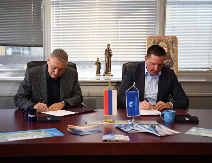 БЕОГРАД, 9. ДЕЦЕМБРА /СРНА/ – Представници Олимпијског центра "Јахорина" и "Скијалишта Србије" данас су у Београду потписали споразум о сарадњи, чиме је означена нова ера партнерства и заједничког дјеловања у области зимских спортова и туризма и потврђена заједничка визија - повезати највеће скијашке центре региона и омогућити посјетиоцима јединствено и квалитетније искуство на снијегу.