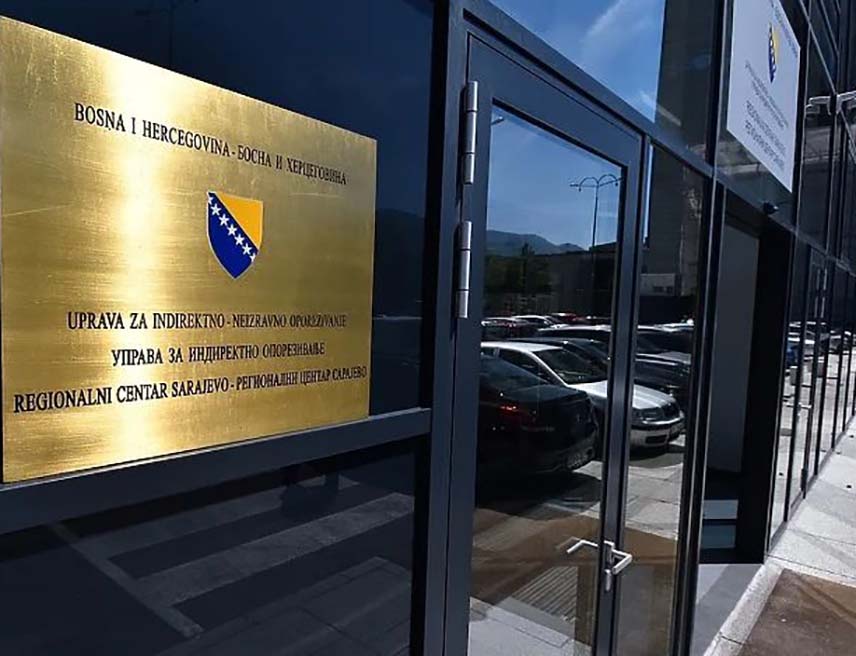 БАЊАЛУКА, 10. ДЕЦЕМБРА /СРНА/ - Управни одбор Управе за индиректно опорезивање /УИО/ БиХ одржаће данас у Бањалуци ванредну сједницу на којој ће размтрати приједлог измјене и допуне правилника о унутрашњој организацији који се односи на гранични прелаз у Градишци.