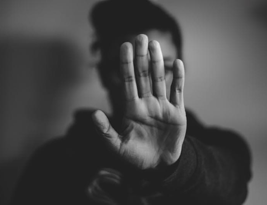 НОВИ ГРАД, 10. ДЕЦЕМБРА /СРНА/ - У Новом Граду ове године пријављено је 29 случајева насиља у породици, а 11 је укључивало и присуство малољетне дјеце, те највећи изазов остаје спречавање понављања насиља и убрзавање судских процеса како би жртвама била пружена адекватна заштита и правда, изјавила је Срни директор локалног Центра за социјални рад Даниела Гојић.