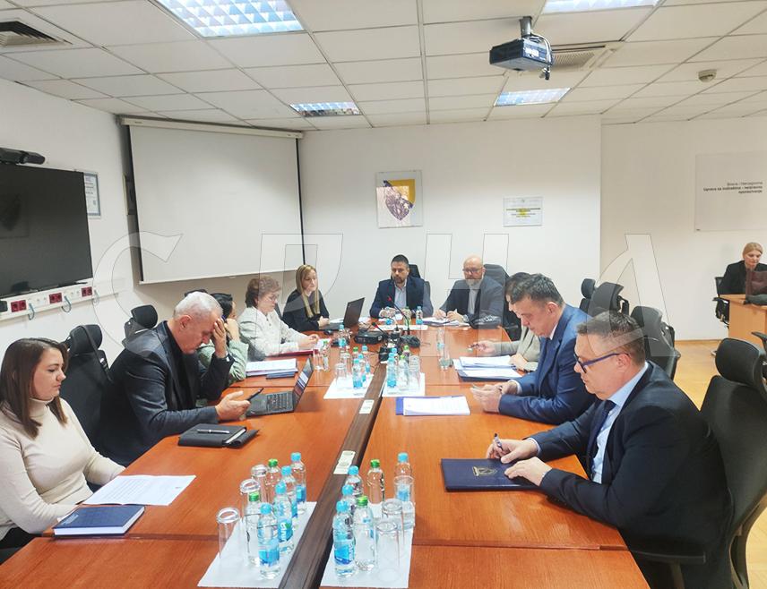 BANJALUKA, DECEMBER 10 /SRNA/ – The Management Board of the Indirect Taxation Authority /ITA/ of BiH once again failed, during today’s second extraordinary session, to adopt amendments to the Rulebook on Internal Organization of the ITA, which are necessary to enable the launch of operations at the newly built Gradiška border crossing, the Minister of Finance and Treasury in the Council of Ministers Srđan Amidžić has stated.