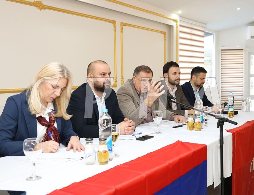 ПРИЈЕДОР, 10. ДЕЦЕМБРА /СРНА/ - Предсједник СНСД-а Милорад Додик изјавио је данас да СНСД има национални план за Приједор вриједан 225 милиона КМ који ће омогућити далеко боље услове живота за све становнике овог града.