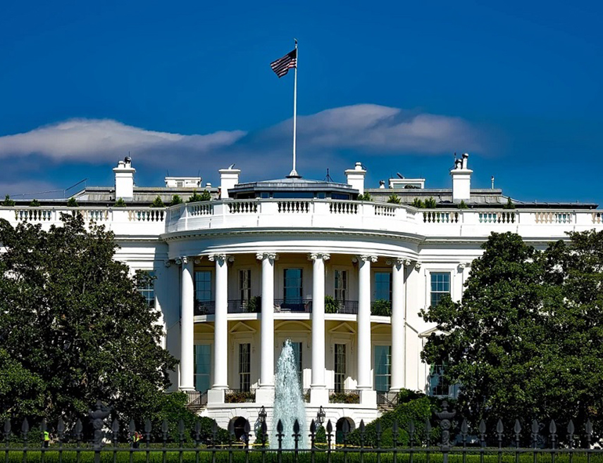 ВАШИНГТОН, 10. ДЕЦЕМБРА /СРНА/ - Амерички предсједник Доналд Трамп одржао је телефонски разговор са лидерима Француске, Велике Британије и Њемачке о напорима за постизање мировног споразума у Украјини, рекао је порталу "Аксиос" званичник Бијеле куће.