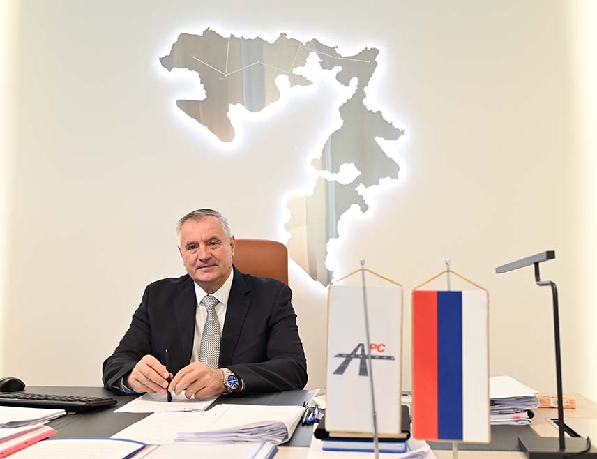 БАЊАЛУКА, 11. ДЕЦЕМБРА /СРНА/ - Поразно је да самовоља Зијада Крњића, члана Управног одбора УИО БиХ, заустави пуштање у рад новоизграђеног граничног прелаза између Хрватске и БиХ, односно Републике Српске, рекао је в.д. директора "Аутопутева Републике Српске" Радован Вишковић.