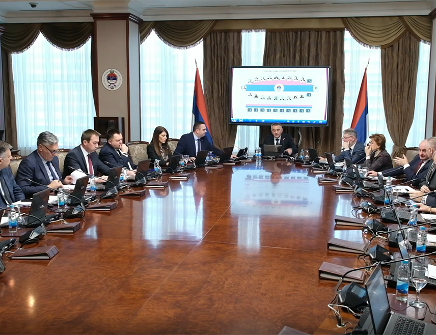 БАЊАЛУКА, 11. ДЕЦЕМБРА /СРНА/ - Намјенска индустрија у Репубилци Српској биљежи знатно веће приходе и број запослених радника, наводи се информацији коју је данас усвојила Влада Српске.