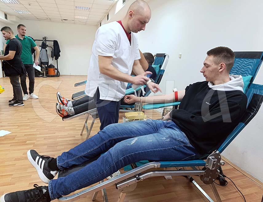 МРКОЊИЋ ГРАД, 11. ДЕЦЕМБРА /СРНА/ - У Мркоњић Граду данас је прикупљенa 51 доза крви у акцији добровољног давалаштва Актива друштва добровољних давалаца крви "Хидроелектране на Врбасу" Мркоњић Град у сарадњи са Општинском организацијом Црвеног крста.