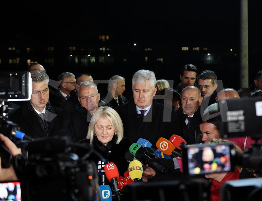 БАЊАЛУКА, 11. ДЕЦЕМБРА /СРНА/ - Предсједавајућа Савјета министара Борјана Кришто изразила је увјерење да ће нови гранични прелаз Градишка ускоро бити отворен и истакла да је то од интереса за све у БиХ.