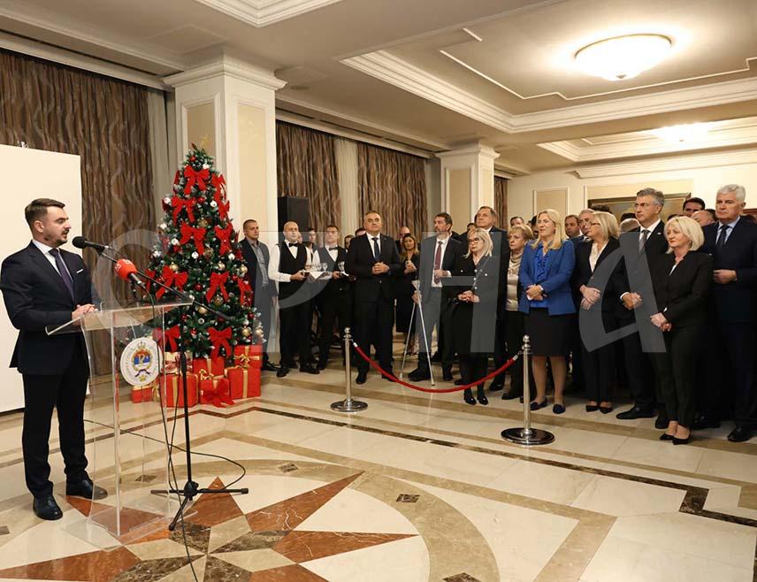 БАЊАЛУКА, 11. ДЕЦЕМБРА /СРНА/ - Највиши званичници Републике Српске и хрватски премијер Андреј Пленковић присуствују божићном пријему у Бањалуци који је организовао потпредсједник Републике Српске из реда хрватског народа Давор Прањић.