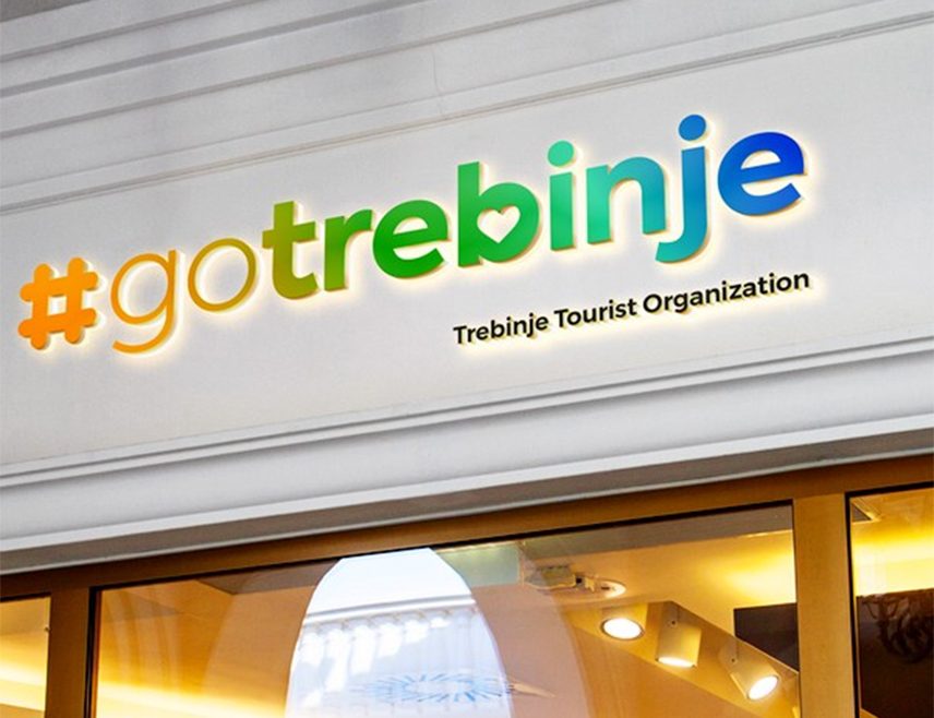 TРЕБИЊЕ, 13. ДЕЦЕМБРА /СРНА/ - Дигитална мапа Херцеговине, која је у припреми, треба да обухвати све што нуди аутентична и аутохтона Херцеговина за стране туристе, речено је Срни у Tуристичкој организацији Требиња.