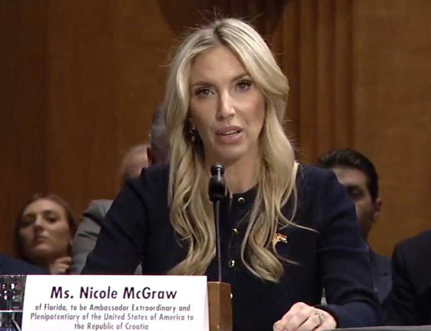 ЗАГРЕБ, 12. ДЕЦЕМБРА /СРНА/ - Амбасадор САД у Хрватској Никол Мегроу истакла је данас у Загребу да је у БиХ неопходан дијалог локалних политичара који имају подршку народа, а не да рјешења буду наметана са стране.