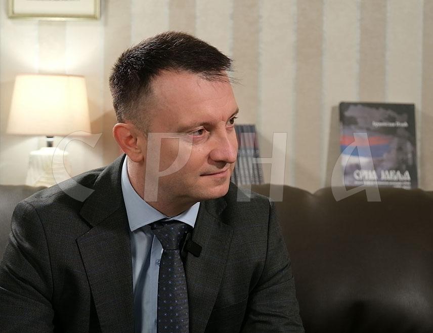 БАЊАЛУКА, 13. ДЕЦЕМБРА /СРНА/ - Директор Пореске управе Републике Српске Горан Маричић изјавио је Срни да Управа спроводи низ активности на сузбијању сиве економије, а примарно појачаних контрола у одређеним занимањима и понашањима.