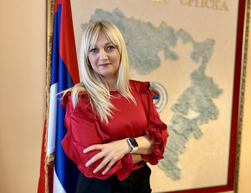 БАЊАЛУКА, 13. ДЕЦЕМБРА /СРНА/ - Министар породице, омладине и спорта Републике Српске Селма Чабрић изјавила је Срни да су измјенама и допунама Закона о подршци незапосленом родитељу четворо и више дјеце смањене могућности злоупотребе овог права, те да су с тим циљем укључени и центри за социјални рад.