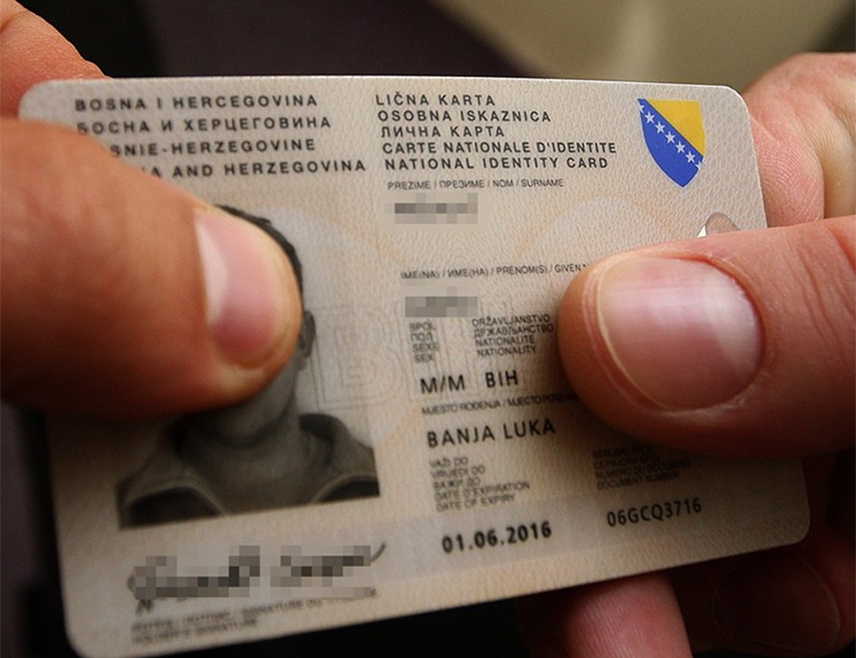 САРАЈЕВО, 13. ДЕЦЕМБРА /СРНА/ - Податке из личне карте грађана у БиХ могу да узимају контролори законски овлаштени да провјеравају идентитет и вјеродостојност документа, а грађани имају право да траже информацију од контролора о законским овлаштењима за узимање на увид или копирање личних докумената, те обраду тих података.
