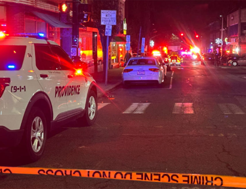 ПРОВИДЕНС, 14. ДЕЦЕМБРА /СРНА/ - Најмање двије особе су убијене, а девет је рањено у пуцњави која се догодила у згради кампуса на Универзитету Браун у граду Провиденс, у америчкој савезној држави Роуд Ајленд, саопштиле су локалне власти.