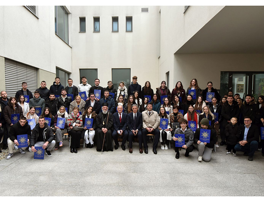 ЗАГРЕБ, 14. ДЕЦЕМБРА /СРНА/ - На Конгресу стипендиста Српског привредног друштва "Привредник" из Загреба додијељено је 135 стипендија ученицима и студентима из цијеле Хрватске, а са 30.000 евра један од највећих овогодишњих донатора је Његова светост патријарх српски Порфирије.