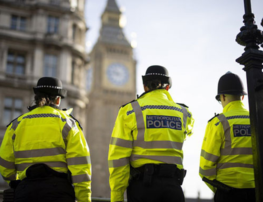 ЛОНДОН, 14. ДЕЦЕМБРА /СРНА-Ројтерс/ - Већи градови, укључујући Берлин, Лондон и Њујорк, појачали су безбједност на догађајима поводом Хануке након напада током обиљежавања овог јеврејског празника на плажи Бондај у Сиднеју.