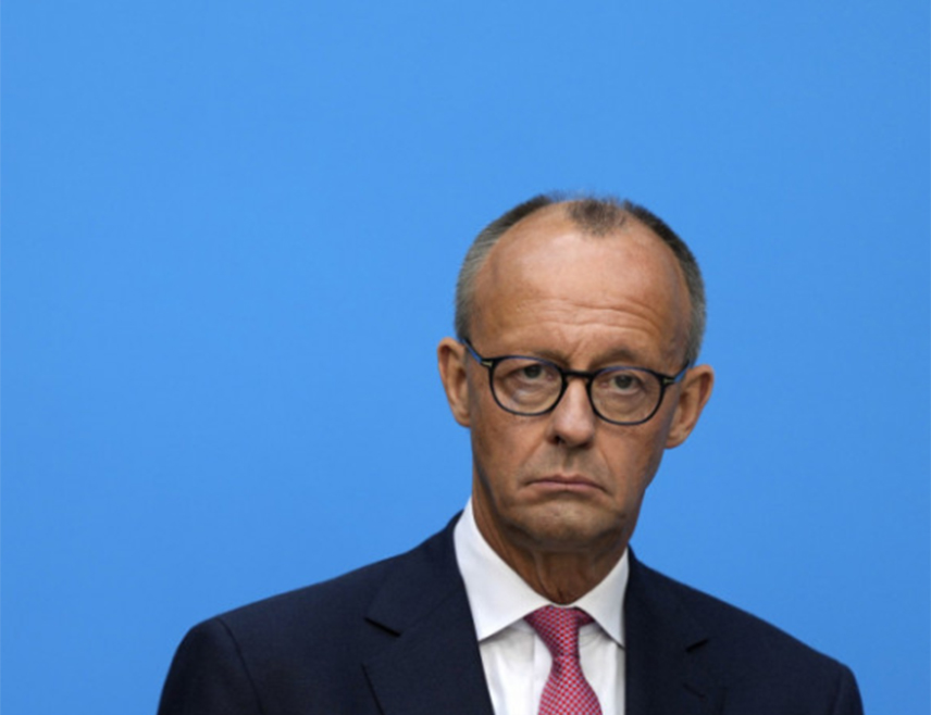 БЕРЛИН, 14. ДЕЦЕМБРА /СРНА/ - Њемачки канцелар Фридрих Мерц напустио је разговоре између америчке делегације и украјинског предсједника Владимира Зеленског у Берлину, јавила је новинска агенција ДПА, позивајући се на владине изворе.