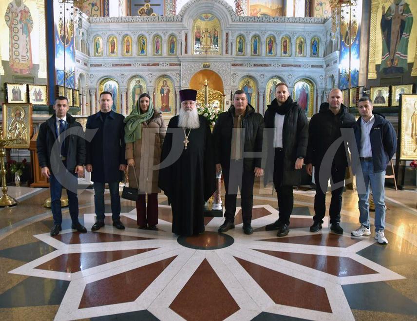 САРАЈЕВО, 15. ДЕЦЕМБРА /СРНА/ - Посјета Омладинског савјета Републике Српске Краснодару значајан је корак у јачању пријатељских и партнерских односа између младих Русије и Републике Српске, који се поставља чврст темељ за реализацију конкретних заједничких пројеката и иницијатива, саопштено је из Амбасаде Руске Федерације у БиХ.