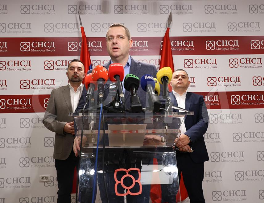 BANJA LUKA, DECEMBER 15 /SRNA/ – SNSD spokesperson Radovan Kovačević said today in Banja Luka that the Central Election Commission /CEC/ of BiH confirmed after a month what had been known an hour after polling stations closed – that SNSD candidate Siniša Karan is the winner of the snap elections for President of Republika Srpska.