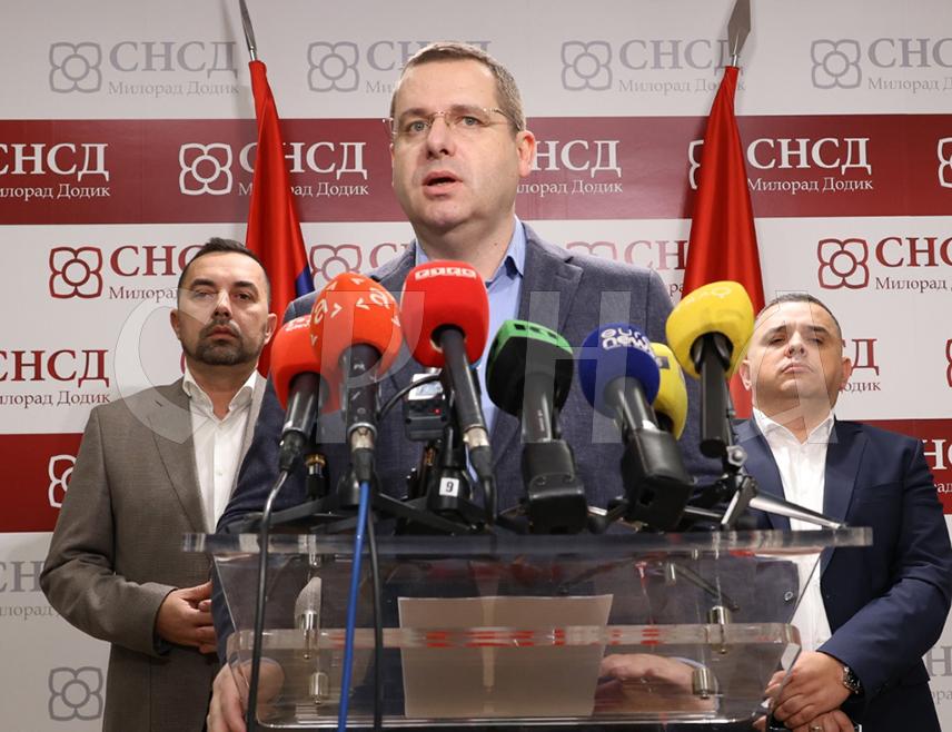 BANJA LUKA, DECEMBER 15 /SRNA/ – The key question that the EU must address is where it stands when it comes to BiH, SNSD spokesperson Radovan Kovačević has stated today.