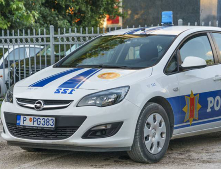 ПОДГОРИЦА, 15. ДЕЦЕМБРА /СРНА/ - Држављанин Србије П.М. кажњен је са 300 евра и протјеривањем са територије Црне Горе у трајању од годину након што је на Његушима написао графит "Црна Гора српска Спарта".