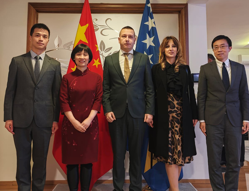 САРАЈЕВО, 15. ДЕЦЕМБРА /СРНА/ - Замјеник министра одбране у Савјету министара Александар Гогановић изјавио је да је поштовање Дејтонског мировног споразума од кључне важности за стабилност и будућност БиХ.