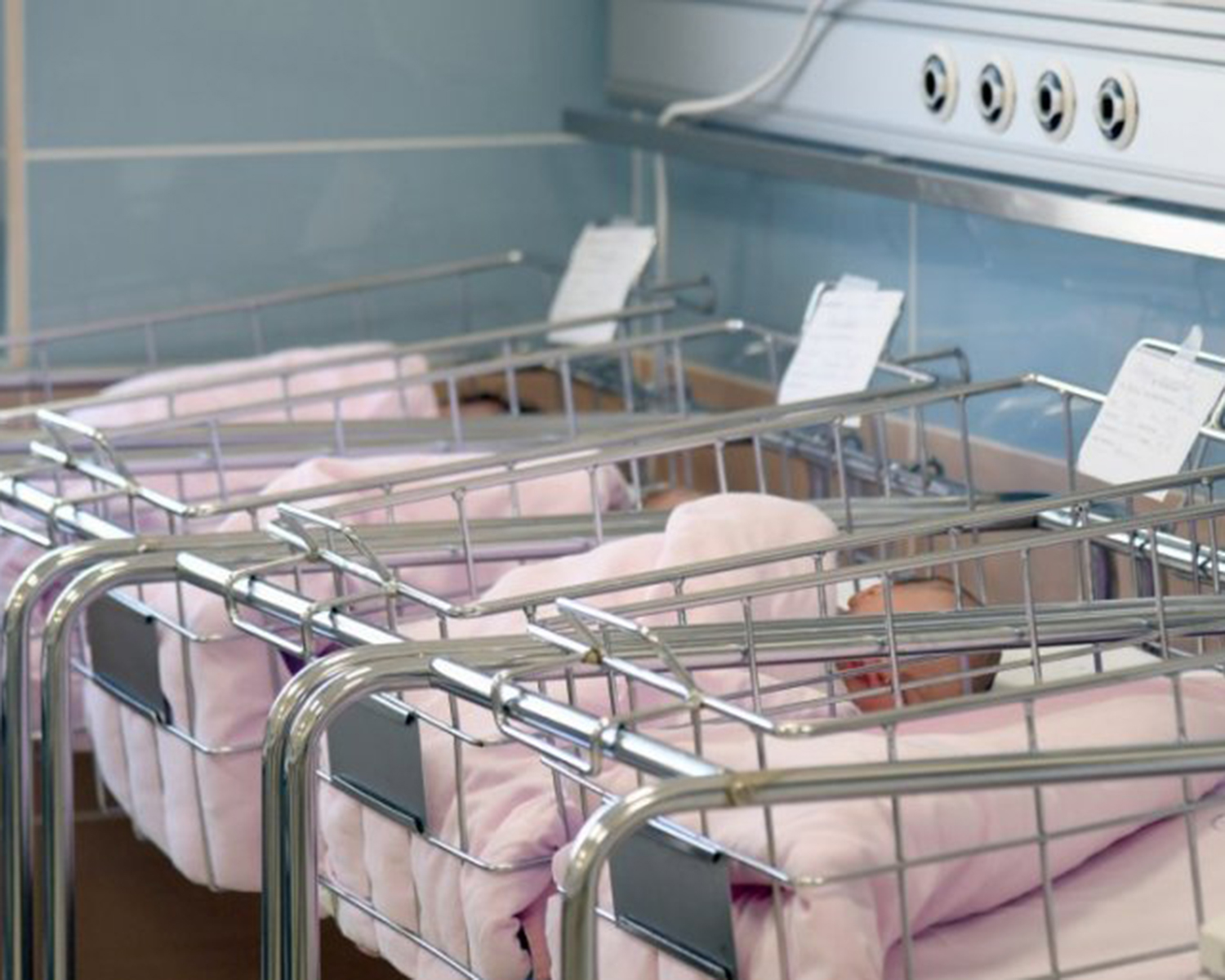 БИЈЕЉИНА, 16. ДЕЦЕМБРА /СРНА/ - У Републици Српској у протекла 24 часа рођене су 34 бебе - 15 дјевојчица и 19 дјечака, речено је Срни у породилиштима.