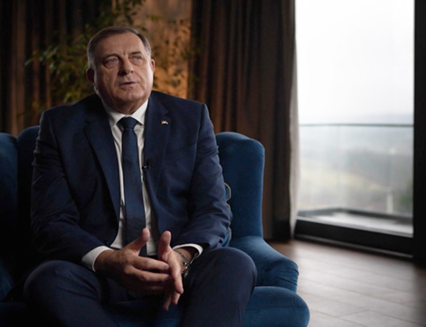 МОСКВА, 16. ДЕЦЕМБРА /СРНА/ - Предсједник СНСД-а Милорад Додик изјавио је да би било важно да Русија и САД постигну споразум према којем би Европа као вјештачки ентитет била распуштена, јер је оваква безвриједна и мора да се промијени.