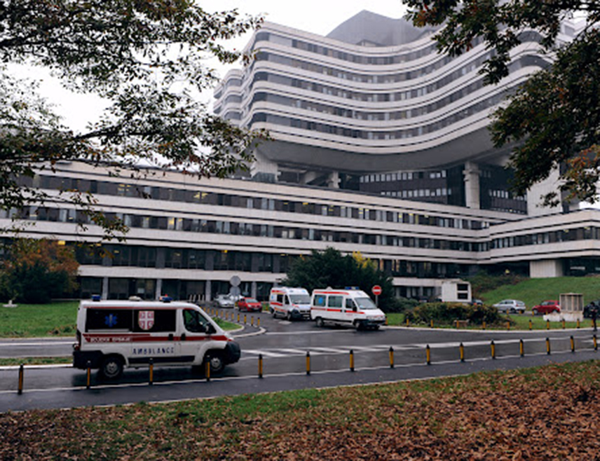 БЕОГРАД, 16. ДЕЦЕМБРА /СРНА/ - Дио зграде Војномедицинске академије /ВМА/ у Београду евакуисан је због дојаве о постављеним бомбама.