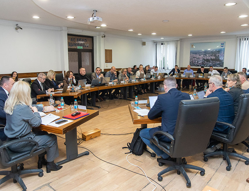 ПРЊАВОР, 16. ДЕЦЕМБРА /СРНА/ - Скупштина града Прњавора усвојила је данас буџет за 2026. годину од 37.800.000 КМ, што је за 2,16 одсто више у односу на ребаланс буџета за 2025. годину и за 200.000 КМ више у односу на раније усвојени нацрт буџета.