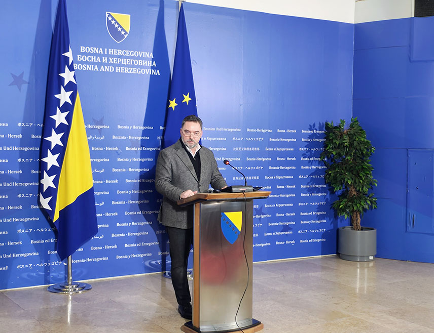 SARAJEVO, DECEMBER 16 /SRNA/ – The Minister of Foreign Trade and Economic Relations in the Council of Ministers Staša Košarac has said today that no one other than the people of Republika Srpska will choose the President of Republika Srpska, warning that a serious attack on democracy is underway in Srpska and BiH.